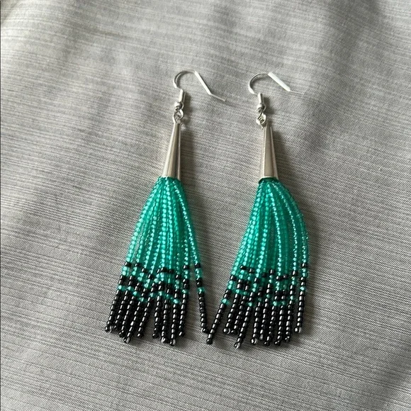 Handmade Elegant Beaded Earrings in Turquoise and Black - Picture 2 of 4